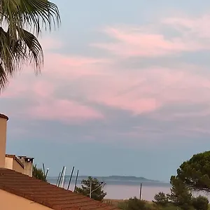 Hébergement de vacances Maison De A L'ayguade Classee 3 Etoiles, Climatisee,3mn A Pied Et Restos ,5mn Aeroport, 10mn Gare, Hyères